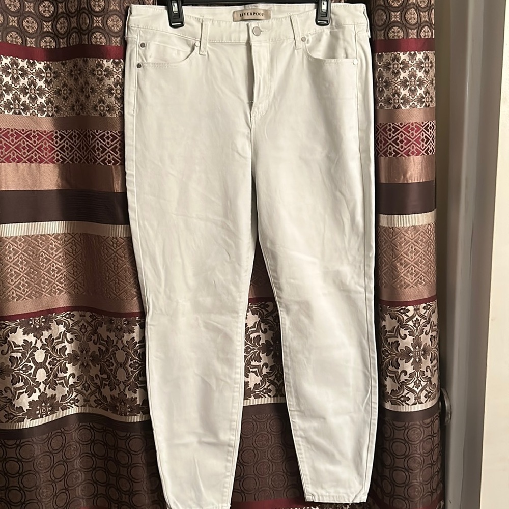 EUC Liverpool white jean in good used condition